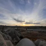 Arkelas Cave House