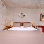 Arkelas Cave House Hotel