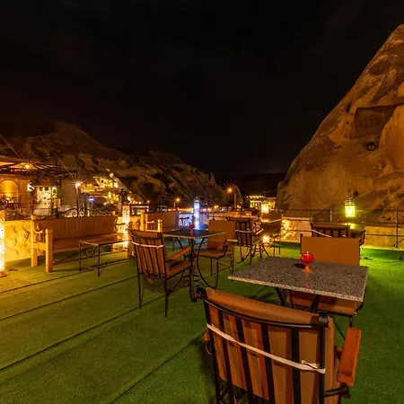 Arkelas Cave House