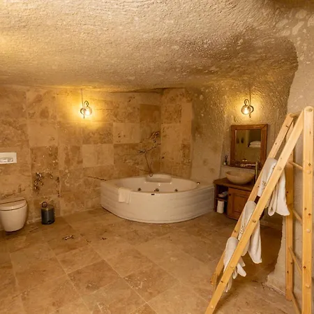 Arkelas Cave House