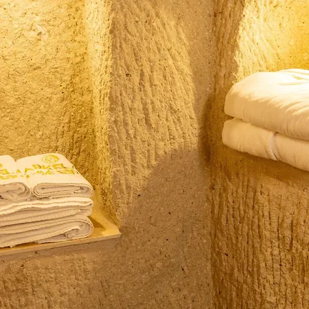 Arkelas Cave House