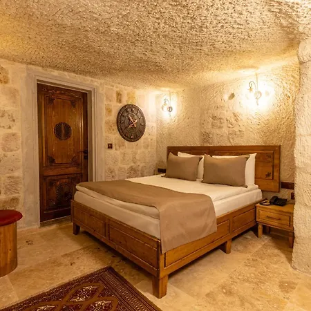 Arkelas Cave House