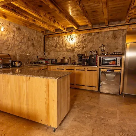 Arkelas Cave House Hotel