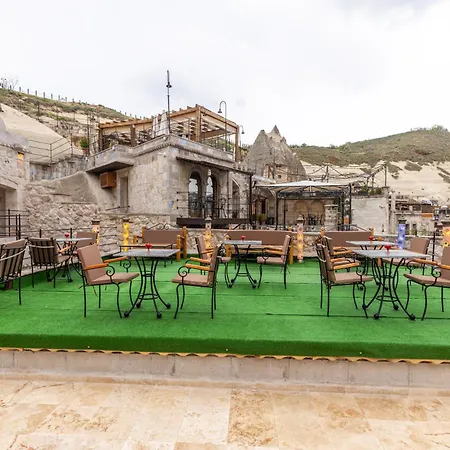 Arkelas Cave House *