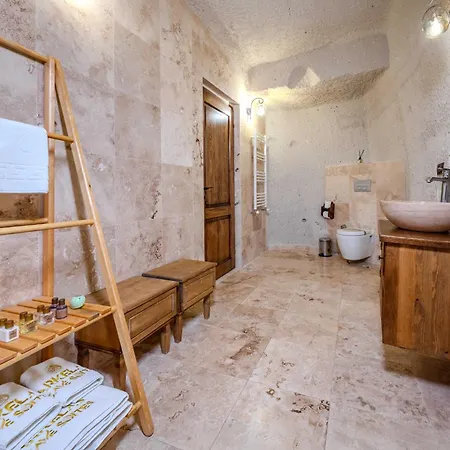 Arkelas Cave House