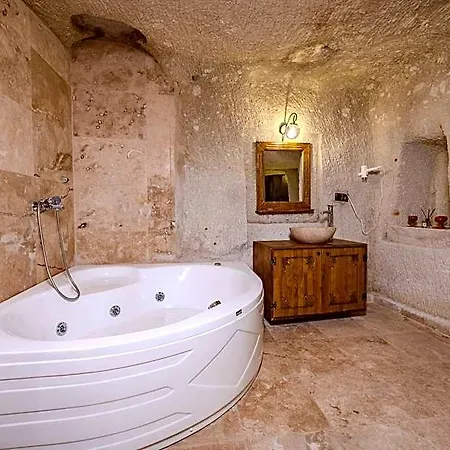 Arkelas Cave House