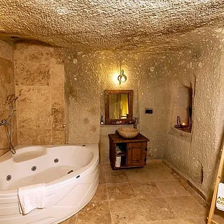 Arkelas Cave House
